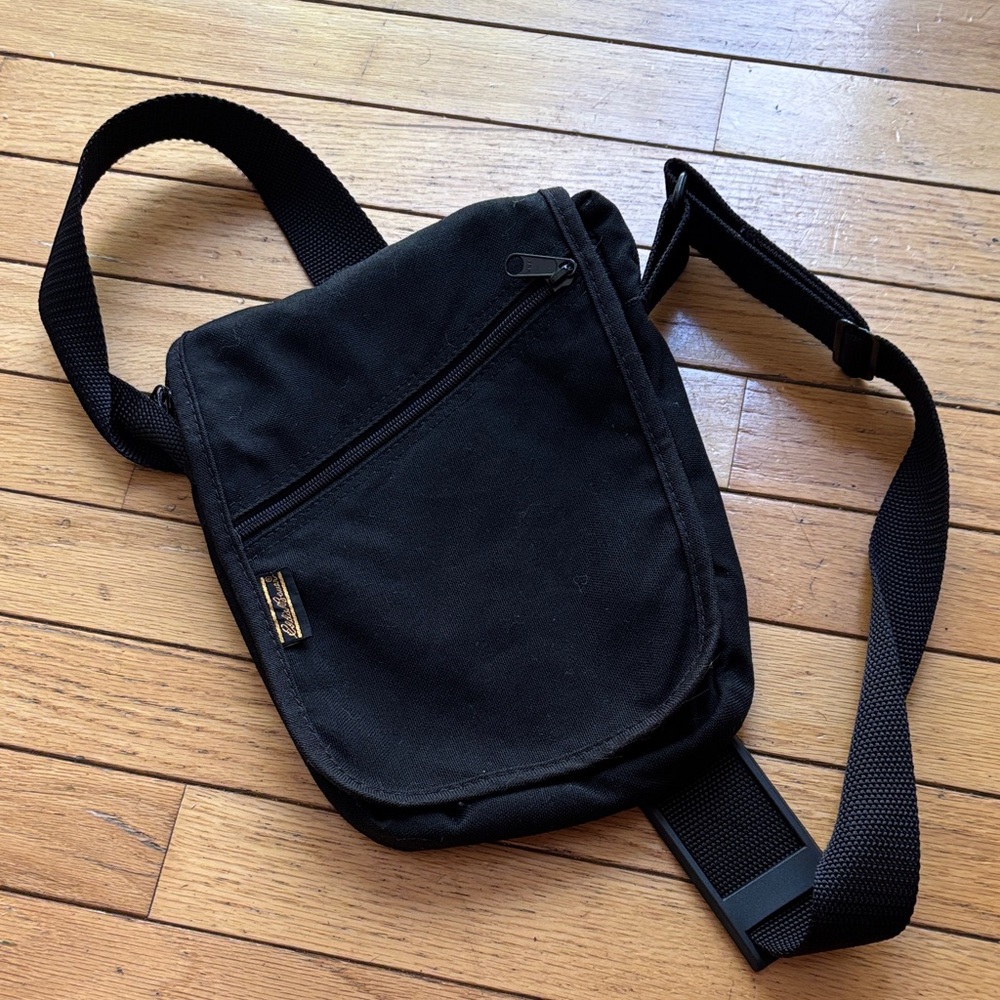 Eddie Bauer Men’s Women’s Unisex Black Outdoors Hiking Camping Crossbody Bag